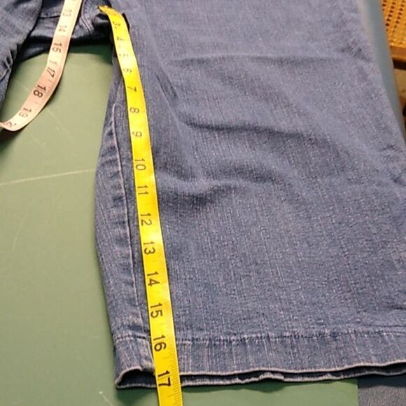 Croft & Barrow Women's 2X Blue Denim Stretch Jean Capri - Picture 6 of 7